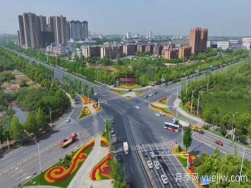 湖南宁乡：万株月季齐绽放，扮靓城市生态新风景